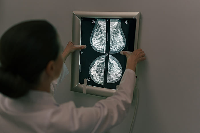 Médecin radiologue professionnel